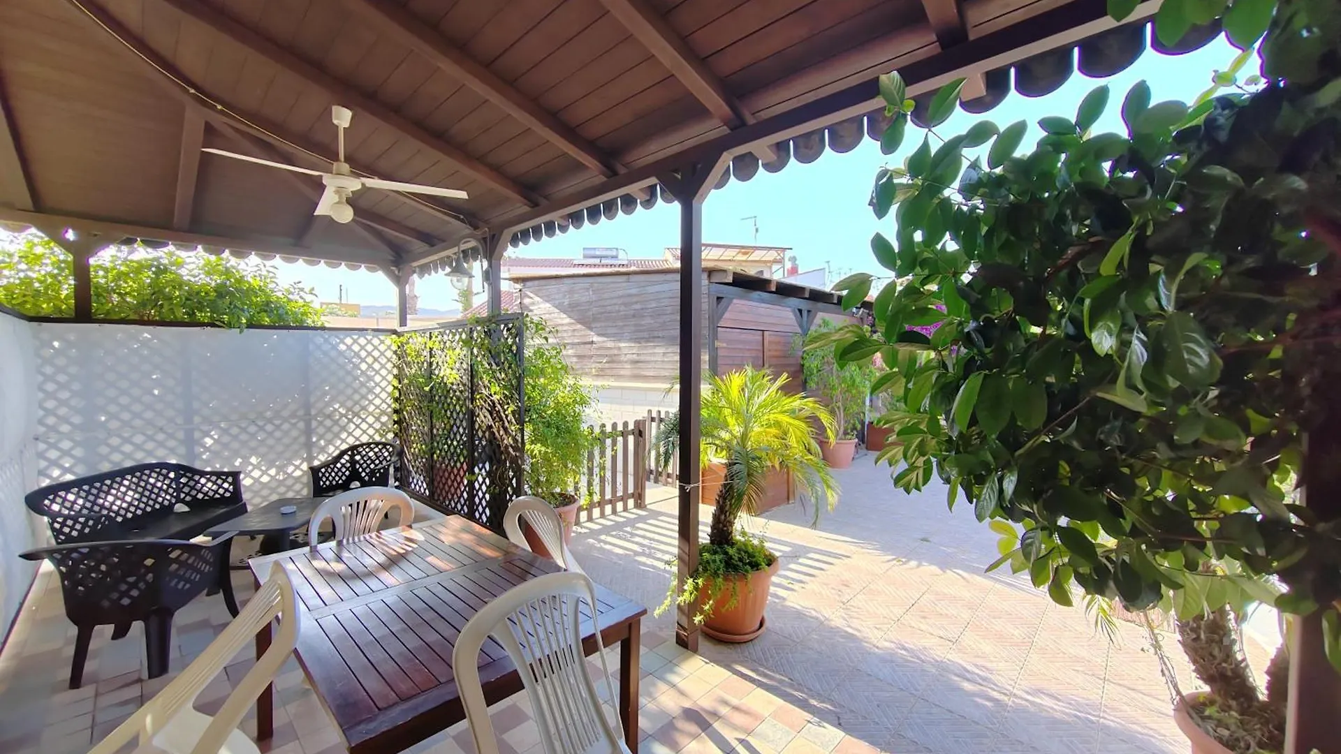 Xenia Garden 2 Apartment Avola